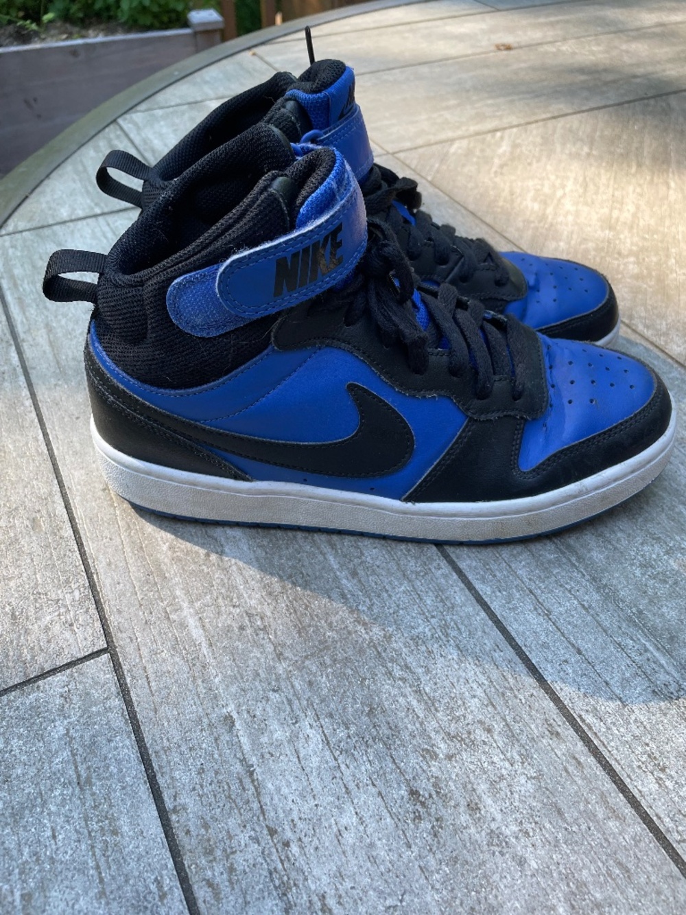 Boy’s Nike Court Borough Mid 2 shoes